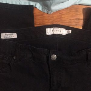 Torrid boyfriend skinny jeans with distressed knee